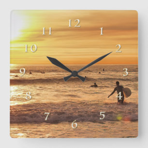 SURFER AUF DEM WEG NACH HAUSE QUADRATISCHE WANDUHR
