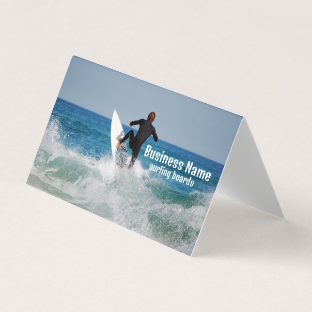 Surfer en mer. Carte de visite personnalisable (Devant)
