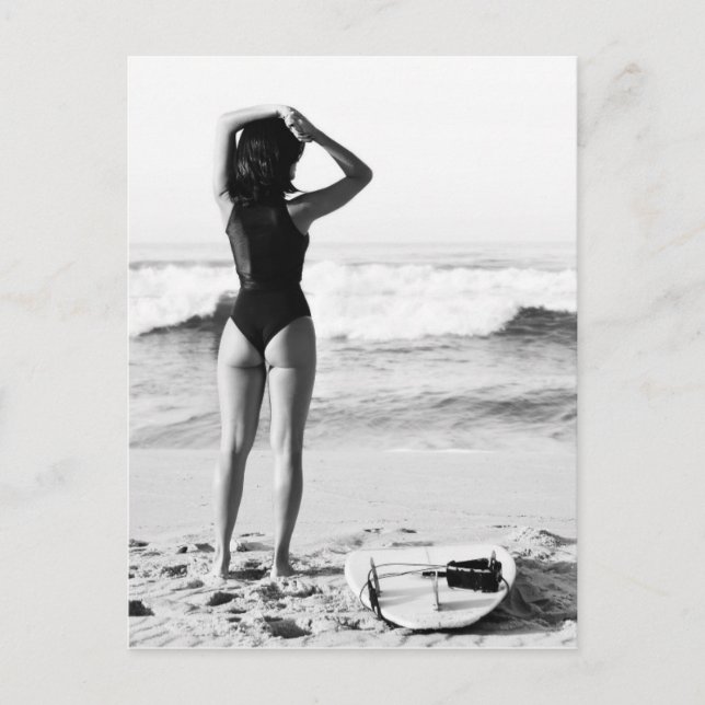 Surfer Girl Schwarz-Weiß-Foto Postkarte (Vorderseite)