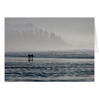 Surfer im Nebel.