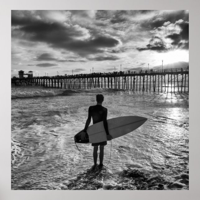Surfer in der Nähe des Ozeansepfades Poster (Vorne)