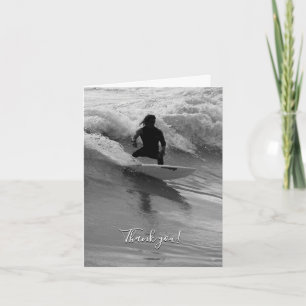 Surfer Sur Les Vagues En Niveaux De Gris Carte de 
