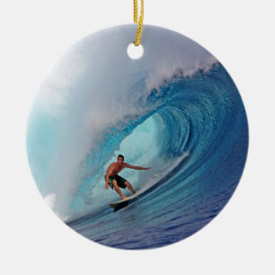 Surfer surfen eine riesige Welle. Keramik Ornament
