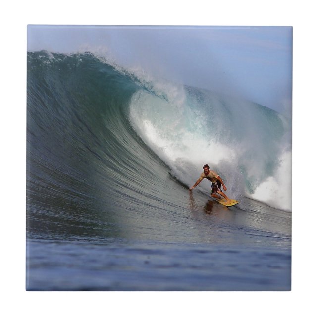 Surfer surfen riesige tropische Insel Surfwelle Fliese (Vorderseite)