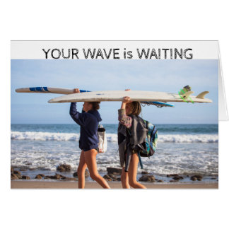 Surfermädchen warteten