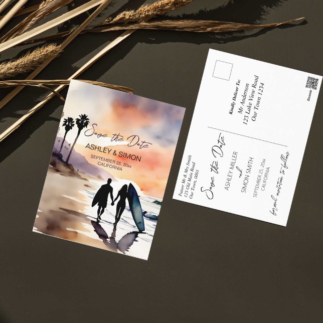 Surferpaar bei Sonnenuntergang Wasserfarbe Save th Postkarte (Surfing California sunset save the date postcard surfers couple with surfboards walking on a beach)