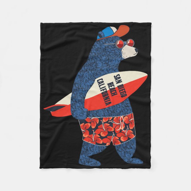Surfing Bear On San Diego Beach California Summer  Fleecedecke (Vorderseite)