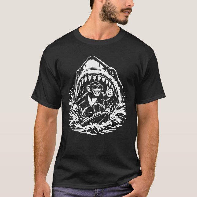 Surfing Monkey in Shark Wave T-Shirt (Vorderseite)