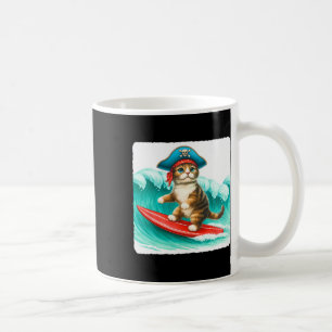 Surfkater Mit Piratenhut Auf Dem Surfbrett. Wellen Kaffeetasse