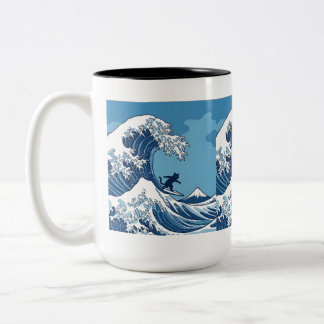 Surf's Up, Kanagawa – Die große Wellen-Katzensurfe Zweifarbige Tasse