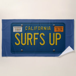 Surfs Up Retro 1969 California Surf Nummernschild Strandtuch