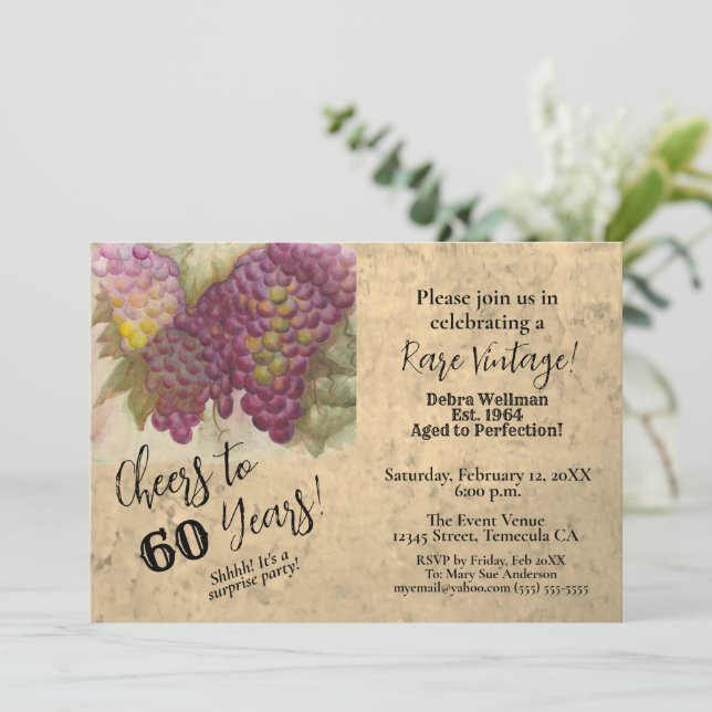 Surprise 60e Anniversaire Vin Thème Invitation (Debout devant)