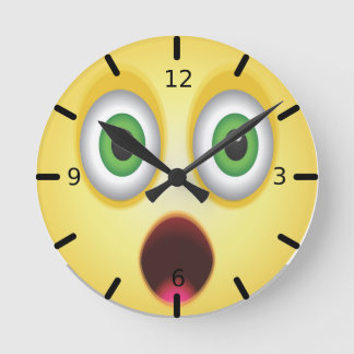 Surprised Emoji Face Runde Wanduhr