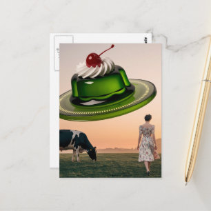 Surreal Green Sweet Leckerei in der Milchweide Postkarte