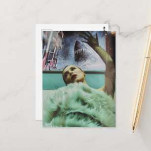 Surreale Frau und die Hai-Beobachtungs-Collage Postkarte