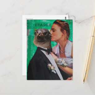 Surrealer Abschlussball-Date-Mixed-Media-Collage Postkarte