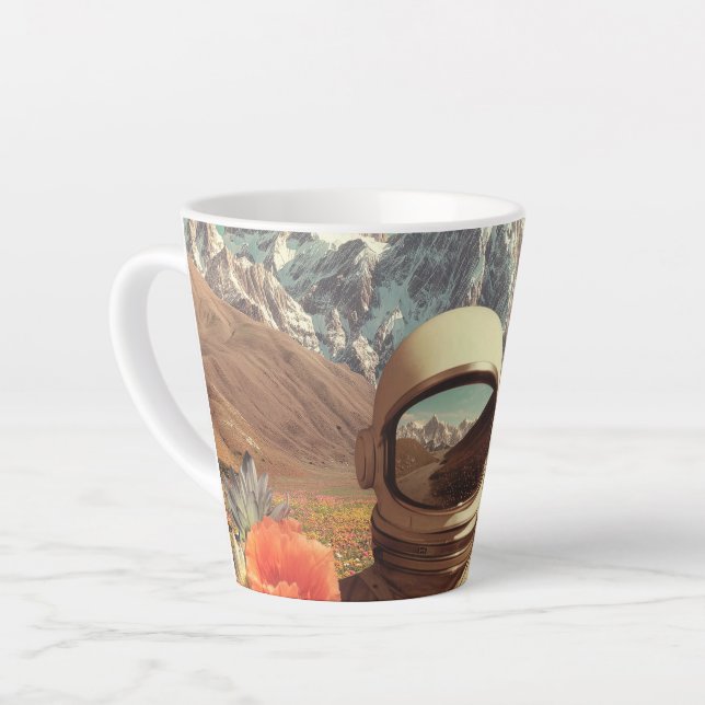 Surrealer Astronaut auf Blumenfeld Milchtasse (Linke Ecke)