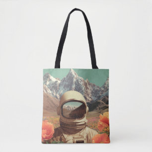 Surrealer Astronaut auf einem Blumenfeld Tasche