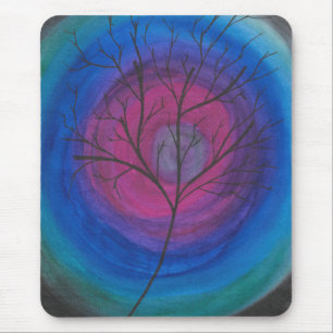 Surrealer Baum-Silhouette mit lebendigen kosmische Mousepad