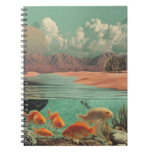 Surrealer Eingang in der Wüste mit Unterwasserwelt Notizblock