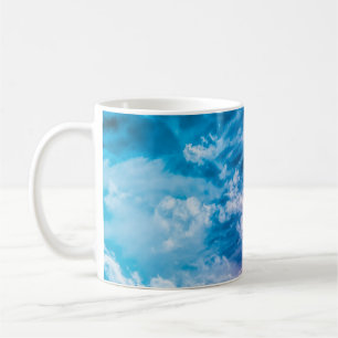 Surrealer Himmel, traumhafte abstrakte Kunst. Kaffeetasse