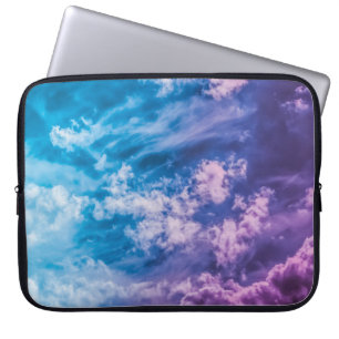 Surrealer Himmel, traumhafte abstrakte Kunst. Laptopschutzhülle