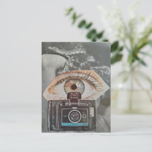 Surrealer Retro-Kamera-Augapfel- und Schlangencoll Postkarte