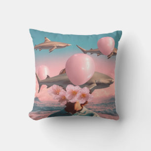 Surrealer Traumlandschaft mit Haien und Ballons Kissen