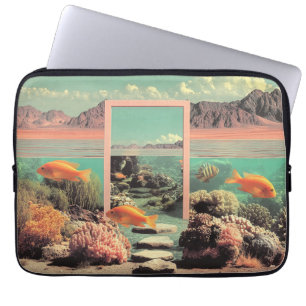 Surrealer Wüsten-Ozean mit Tür Laptopschutzhülle