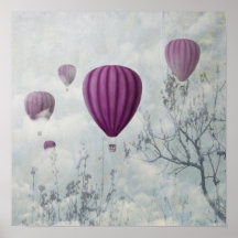 Surreales Bild mit rosa Heißluftballons