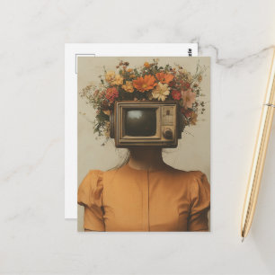 Surrealistische Frau mit TV-Kopf und Blumen  Postkarte