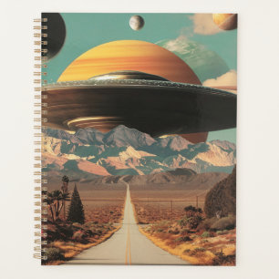 Surrealistische Landschaft mit Straße, UFO und Sat Planer