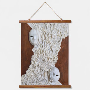 Surrealistische maskierte Gesichter strukturiert Wandteppich Mit Holzrahmen
