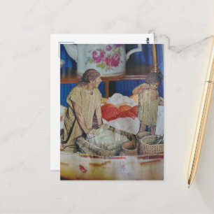 Surrealistische Retro-Frau und Kind in der Erdbeer Postkarte