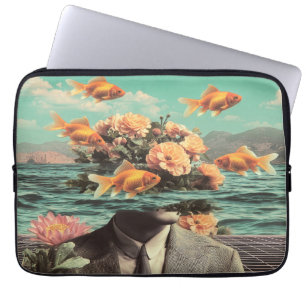 Surrealistisches Porträt mit Goldfischblumen und O Laptopschutzhülle