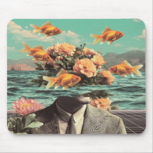 Surrealistisches Porträt mit Goldfischblumen und O Mousepad