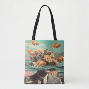 Surrealistisches Porträt mit Goldfischblumen und O Tasche
