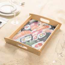 Sushi coloré sur plateau noir