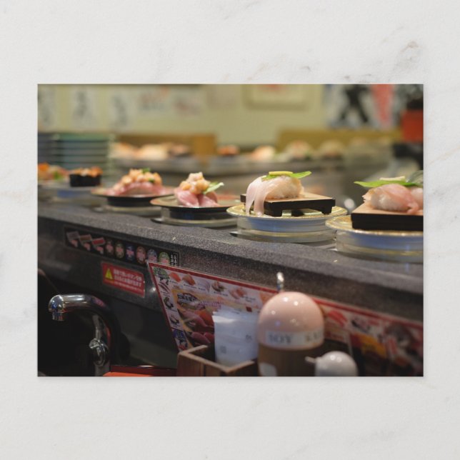 Sushi Conveyor Belt in Tokio, Japan Postkarte (Vorderseite)
