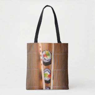 Sushi und hölzerne Essstäbchen Tasche