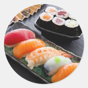 Sushi und Rollen Runder Aufkleber