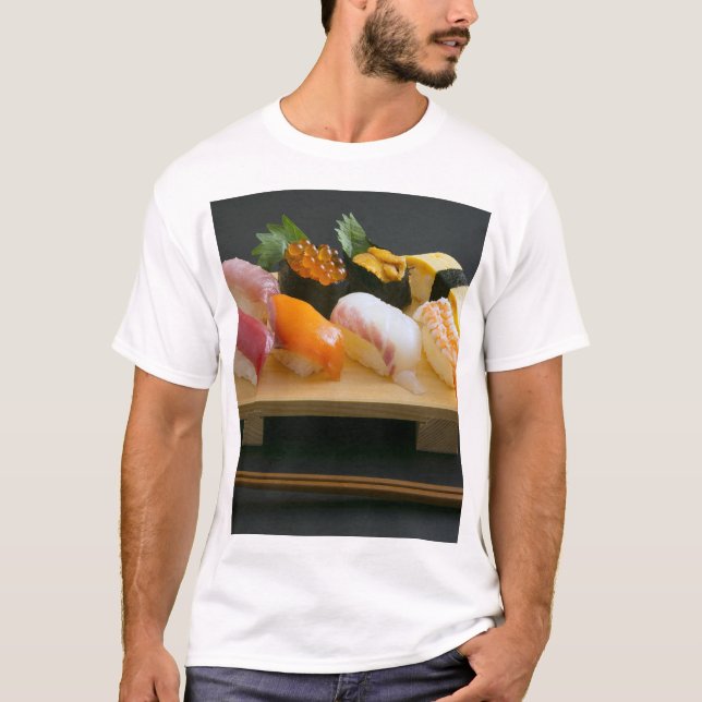 Sushi Zen – The warmth of wood and the dance of fl T-Shirt (Vorderseite)