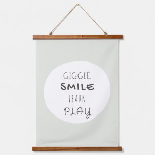 Suspendue salle de jeu Tapisserie en bois. giggle.smile.lear