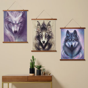 Suspendue Wolf spirituel accroché à la tapisserie