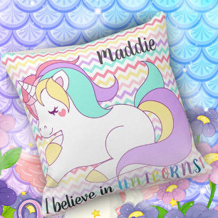 Süß Einhorn Regenbogenfarben Chevron-Muster Kissen