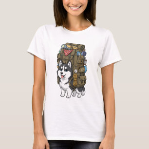 Süße Abenteuer-Husky-Hund trägt Übergröße T-Shirt