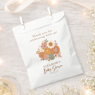 Süße Boho Retro Blumen Baby Shower mit individuell Geschenktütchen