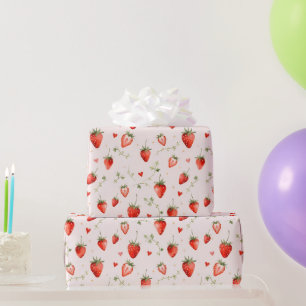Süße botanische Kunst mit rosafarbenen Herzen und Geschenkpapier