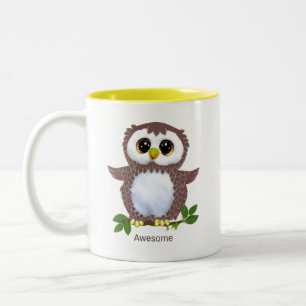Süße braune Eule, Lorbeerblätter und Kalligrafie Zweifarbige Tasse