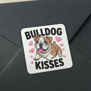 Süße Bulldoggen-Welpen küsst rosa Herz Hundemama L Quadratischer Aufkleber